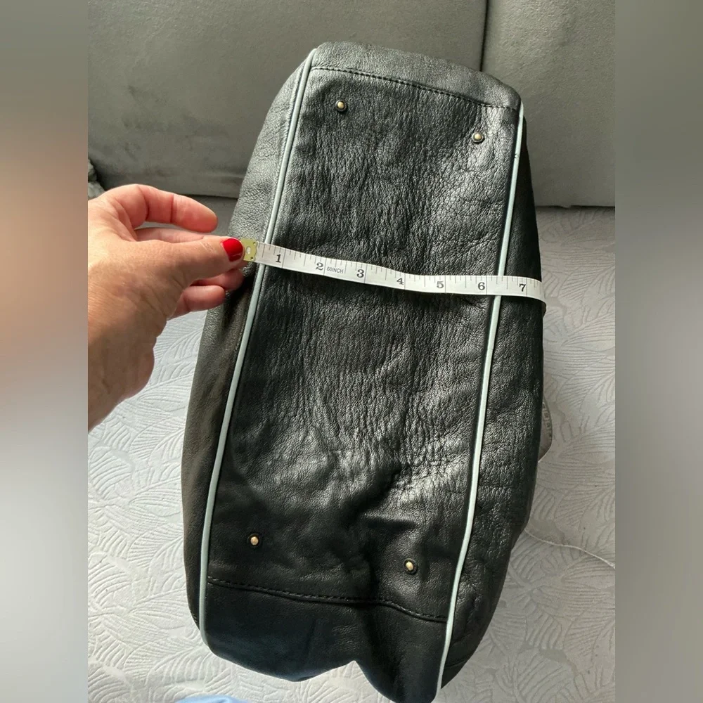 Authentic CHLOE spacious tote bag 🖤🤍🖤🤍